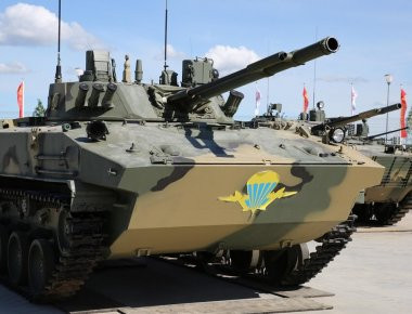 BMD-4: Το νέο «ιπτάμενο άρμα» των Ρώσων αλεξιπτωτιστών (βίντεο)
